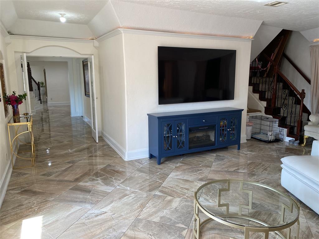 1319 Cherry Spring Drive, Houston, Texas image 9