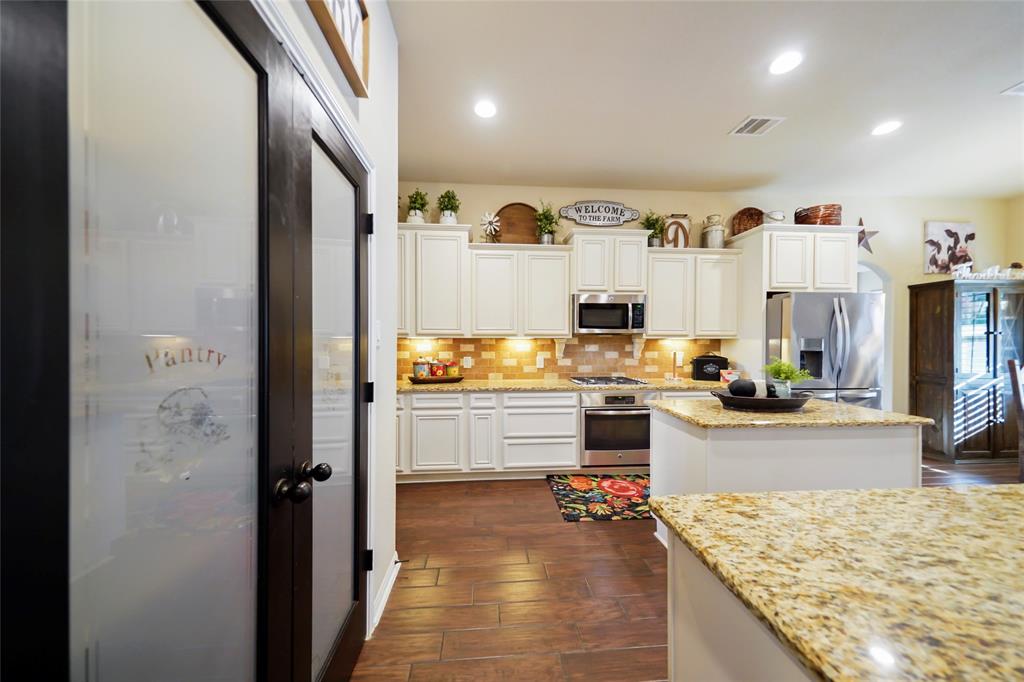 13882 Oak Manor Drive, Willis, Texas image 13