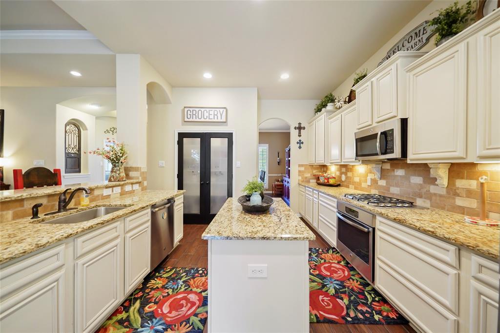 13882 Oak Manor Drive, Willis, Texas image 9