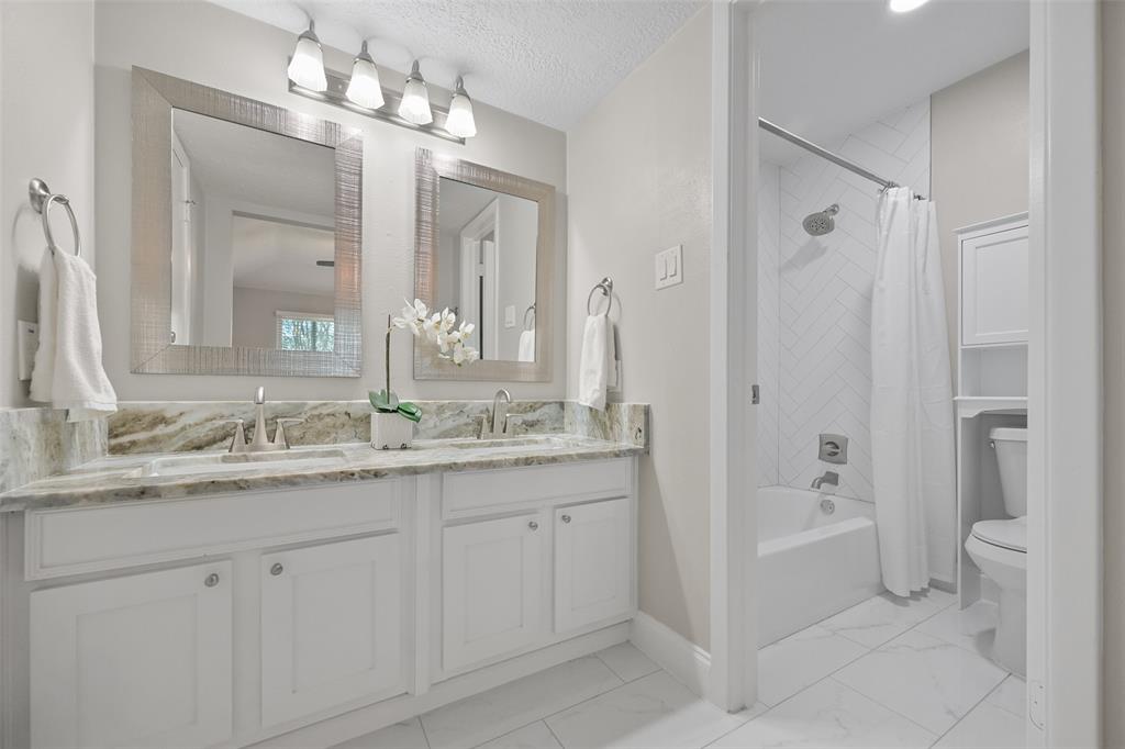 211 Inwood Drive, Friendswood, Texas image 17