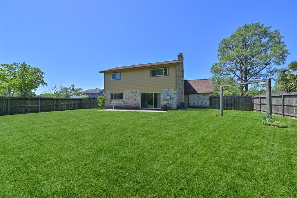 211 Inwood Drive, Friendswood, Texas image 22