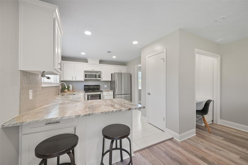 211 Inwood Drive, Friendswood, Texas image 11