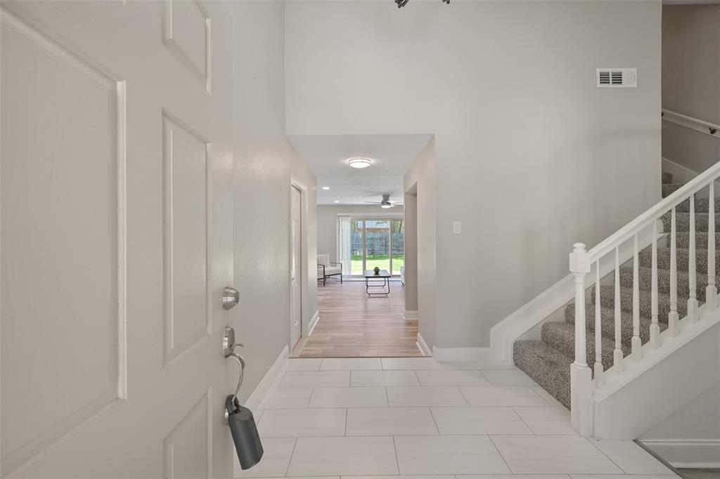 211 Inwood Drive, Friendswood, Texas image 2