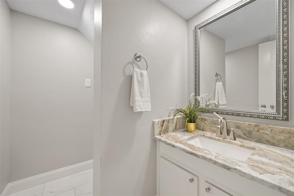 211 Inwood Drive, Friendswood, Texas image 14