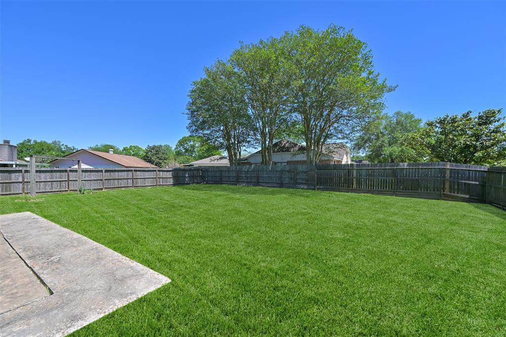 211 Inwood Drive, Friendswood, Texas image 21