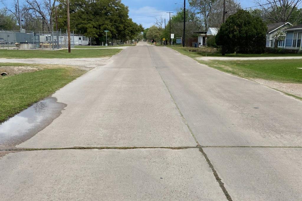 1713 Avenue I, Bay City, Texas image 4