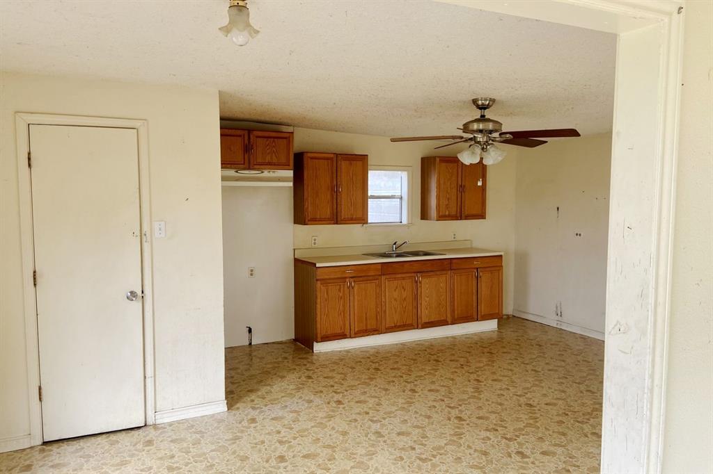1713 Avenue I, Bay City, Texas image 11