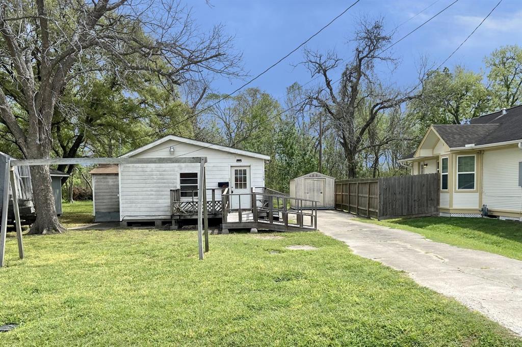 1713 Avenue I, Bay City, Texas image 2