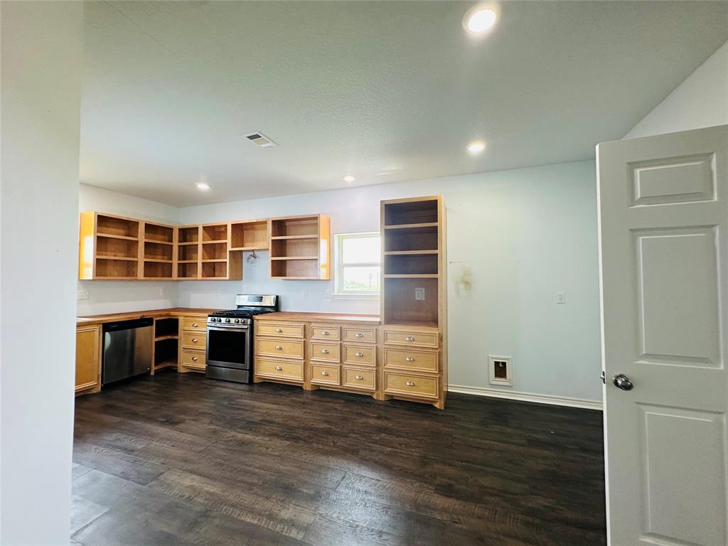 800 Gulf Street, Freeport, Texas image 10