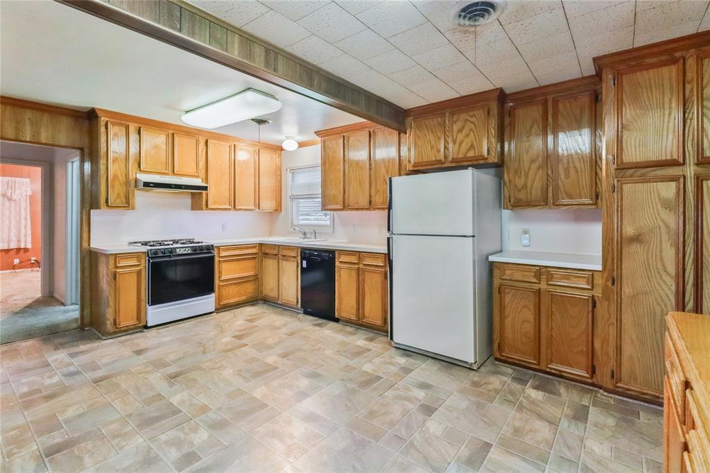 1220 San Felipe Street, Angleton, Texas image 8