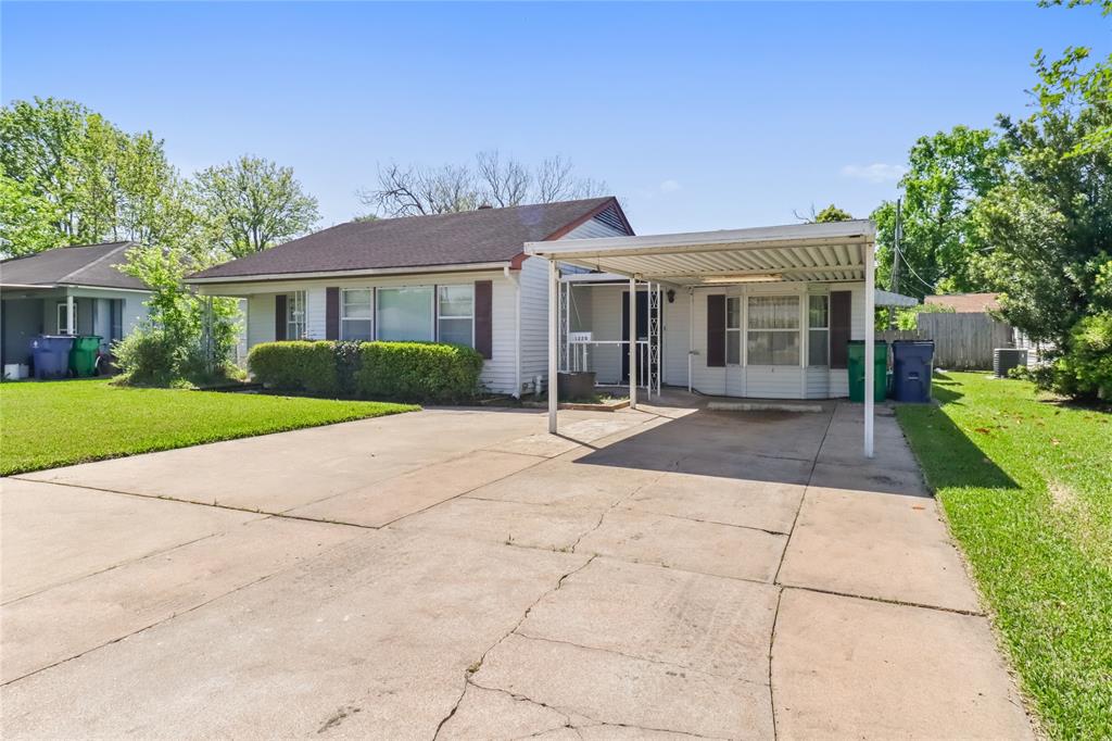 1220 San Felipe Street, Angleton, Texas image 1