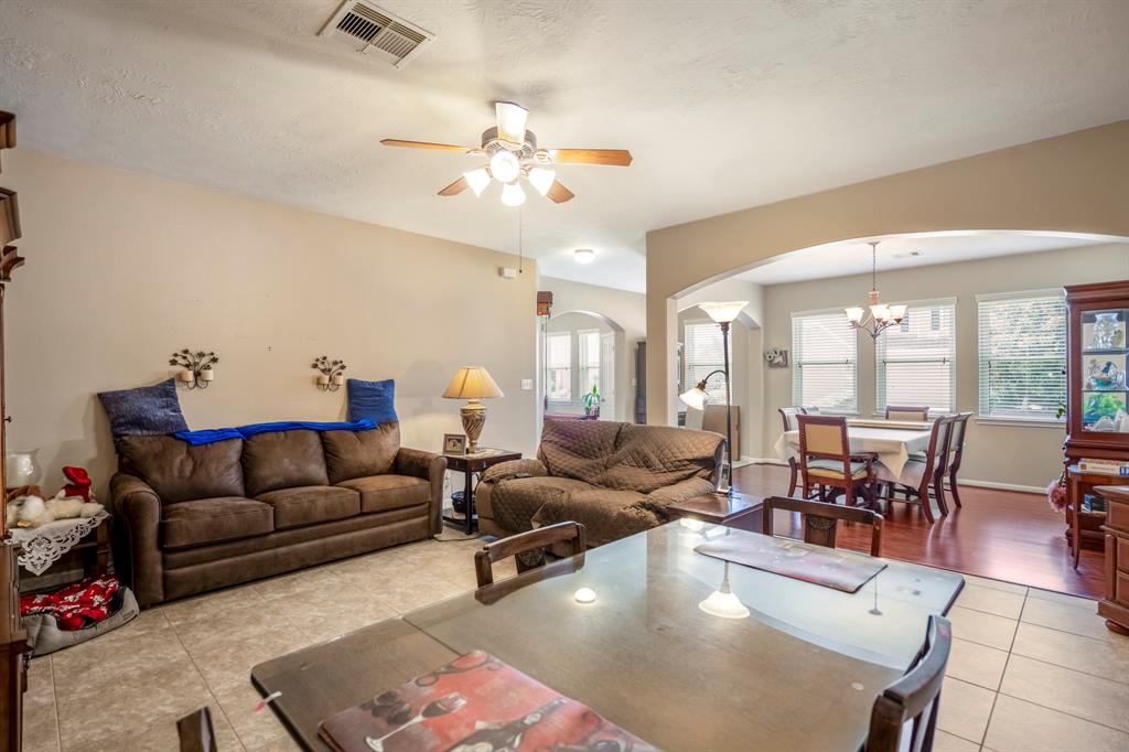 18720 Serenity Loch Drive, Spring, Texas image 10