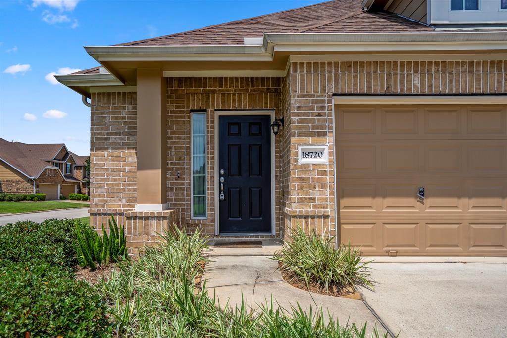 18720 Serenity Loch Drive, Spring, Texas image 3