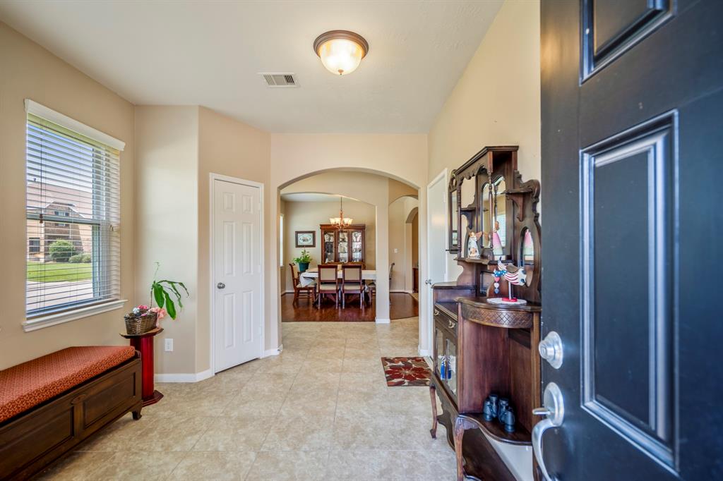 18720 Serenity Loch Drive, Spring, Texas image 4