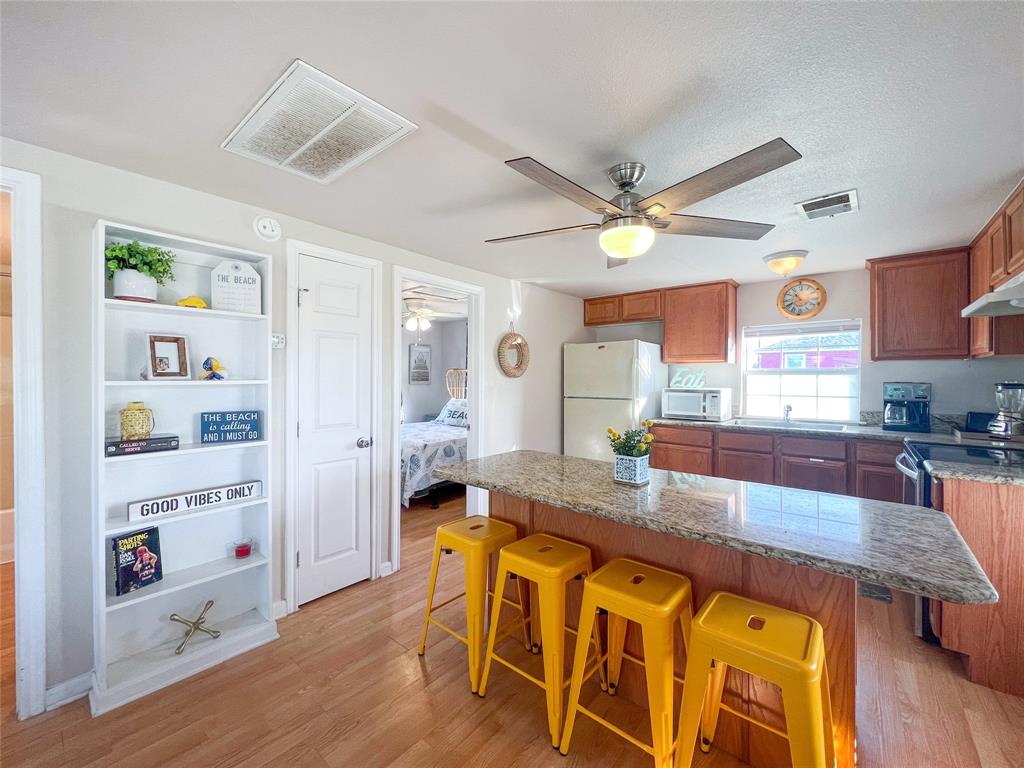 313 Breezeway Street, Freeport, Texas image 4
