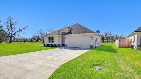 Single Family Residence in West Columbia TX 419 S Amherst Drive 42.jpg