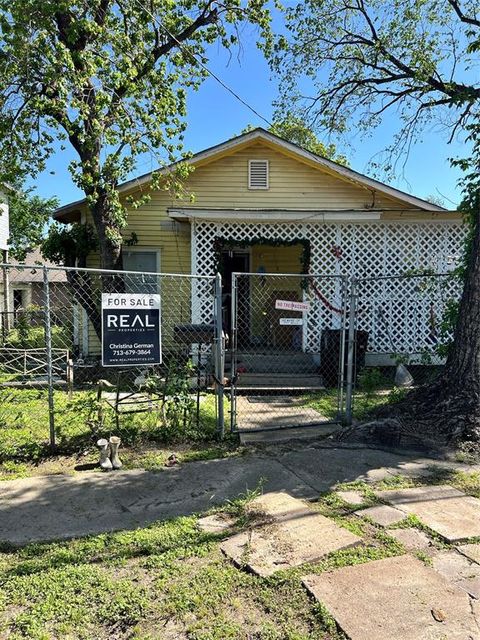 Photo of 5305 Texas Street, Houston, TX 77011 (MLS # 71776477) Photo of 5305 Texas Street, Houston, TX 77011 (MLS # 71776477)