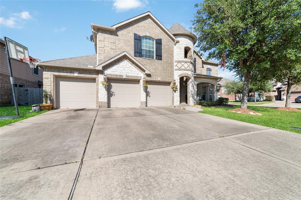 2102 Asbury Court, Pearland, Texas image 2