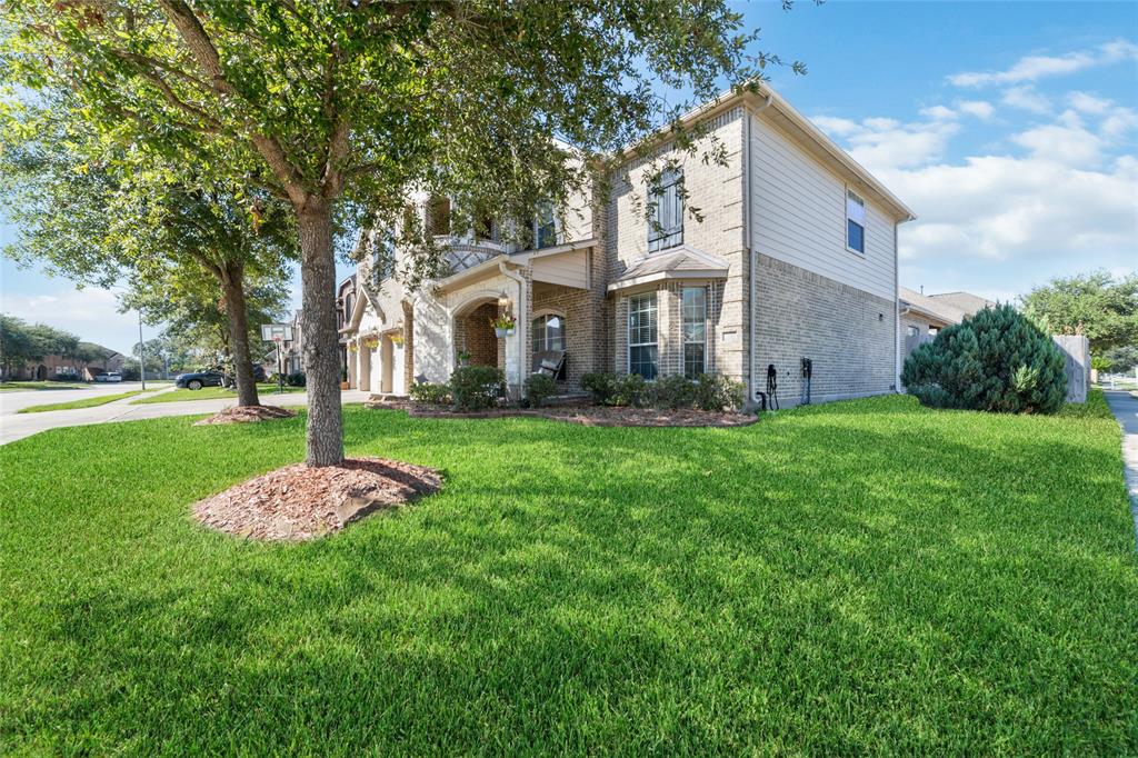 2102 Asbury Court, Pearland, Texas image 3