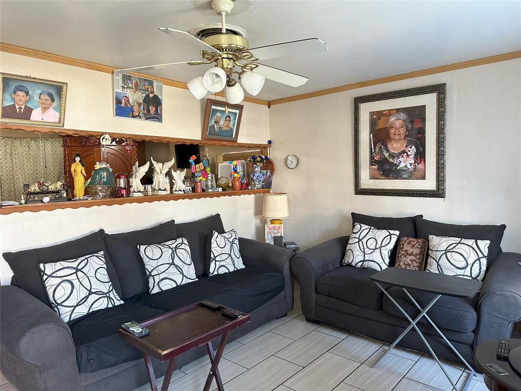 4924 Park Drive, Houston, Texas image 4