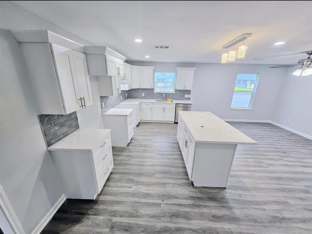 1707 Wilburn Dr, Baytown, Texas image 2