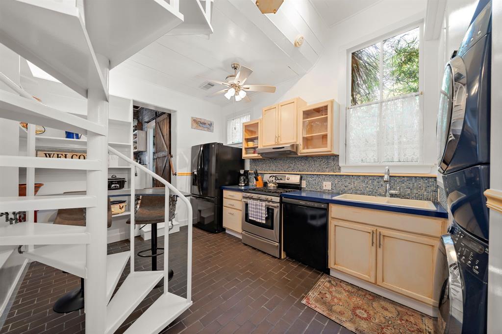 1211 33rd Street