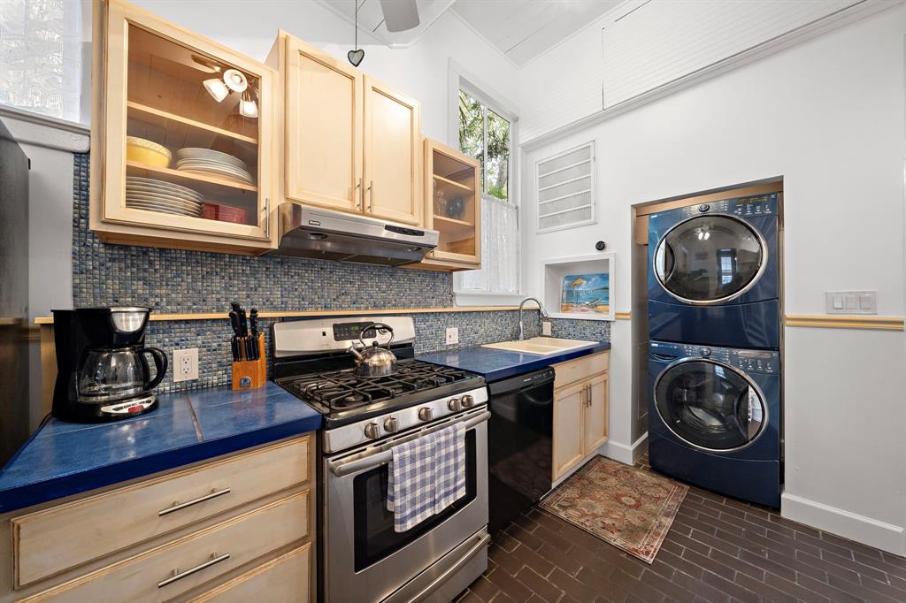 1211 33rd Street