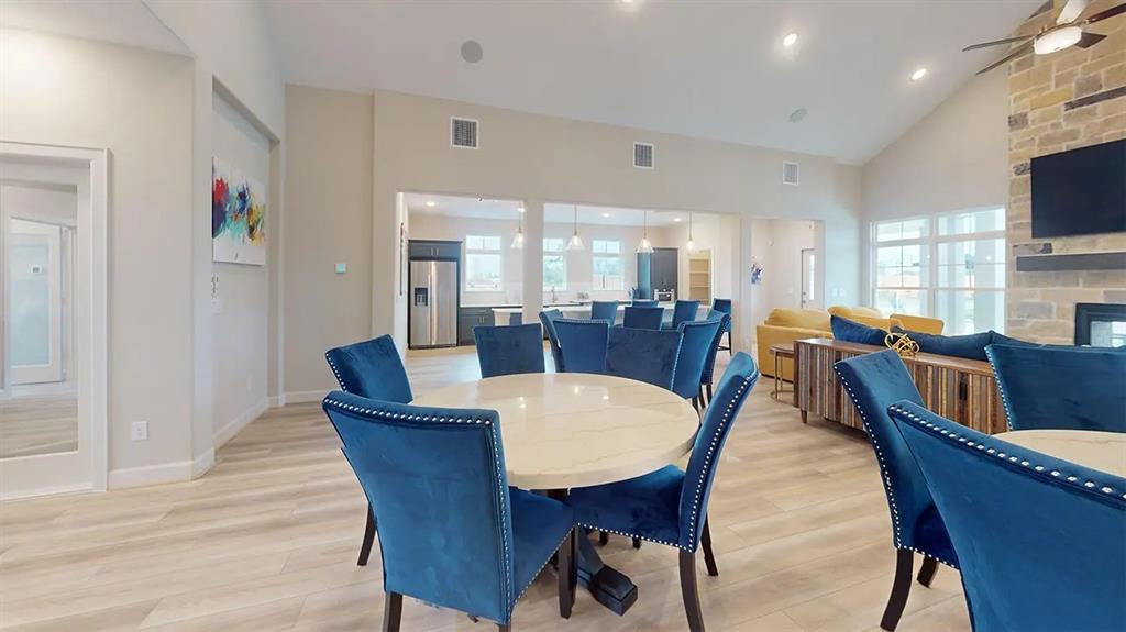 1318 Secret Grove Trail, Tomball, Texas image 22