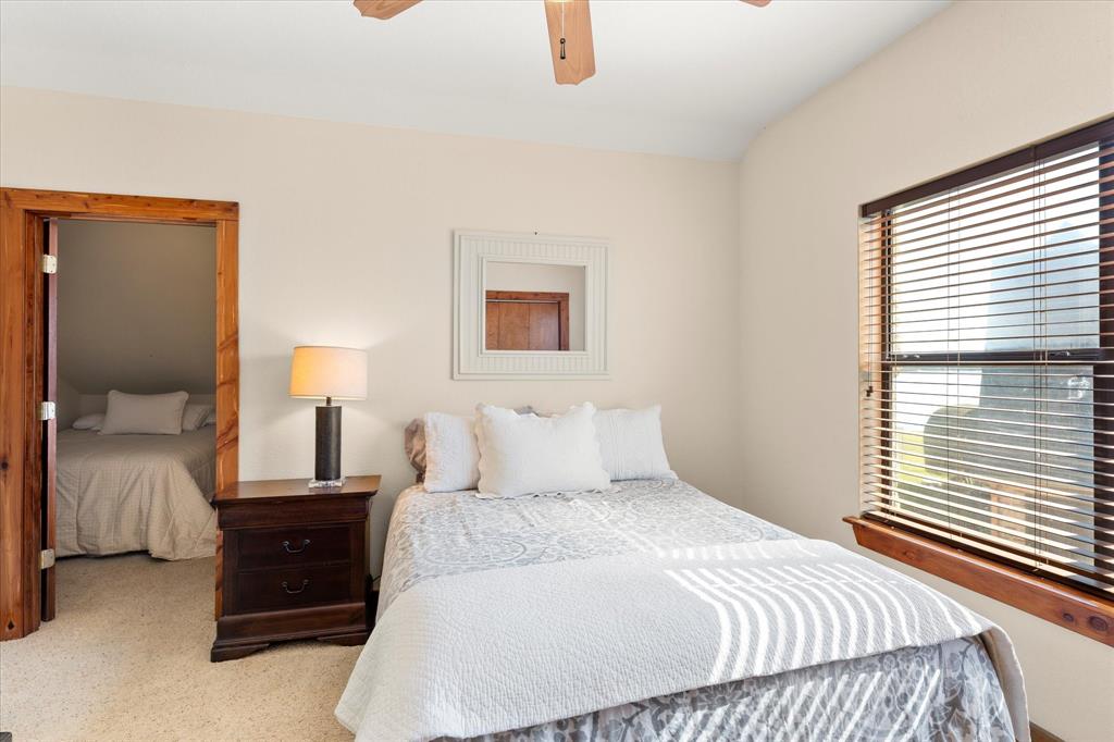 210 Hide A Way Drive, Mabank, Texas image 32