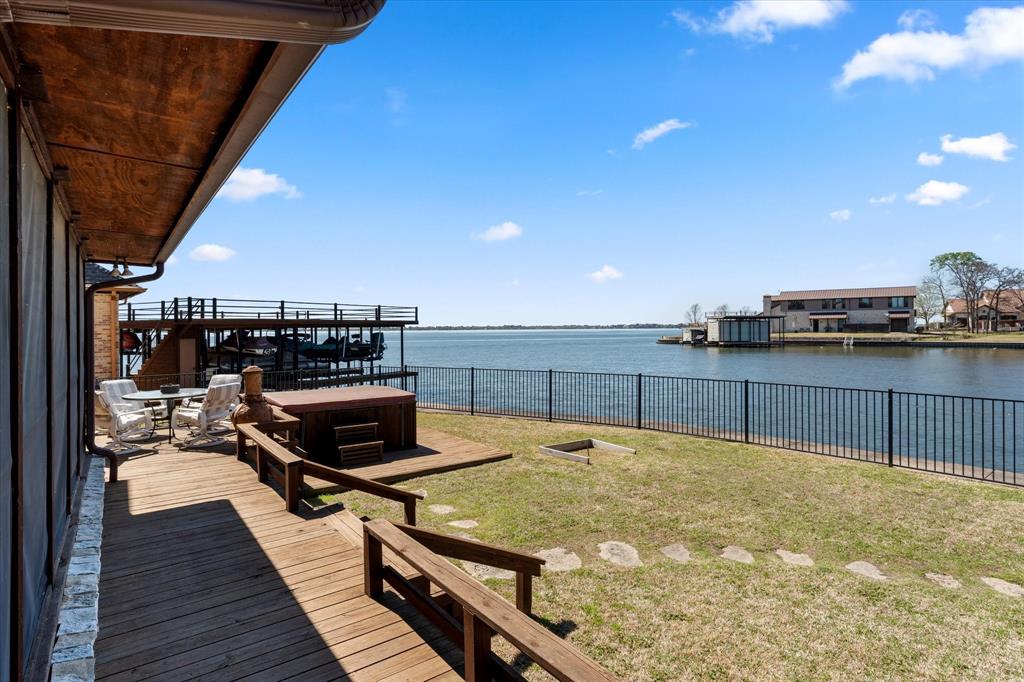 210 Hide A Way Drive, Mabank, Texas image 10