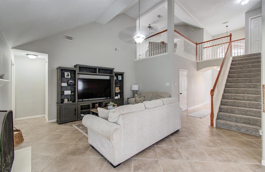 3635 Lakearies Lane, Katy, Texas image 6