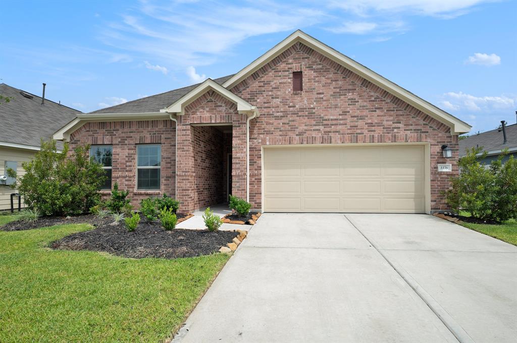 1176 Filly Creek Drive, Alvin, Texas image 1