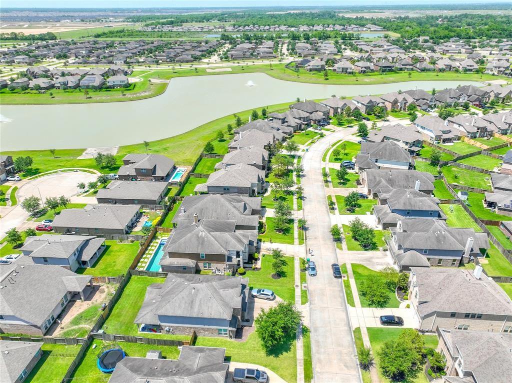 9911 Clear Diamond Drive, Rosharon, Texas image 2
