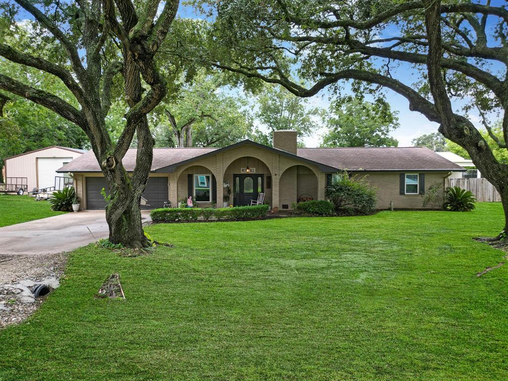 317 E Elm Avenue, Winnie, Texas image 9