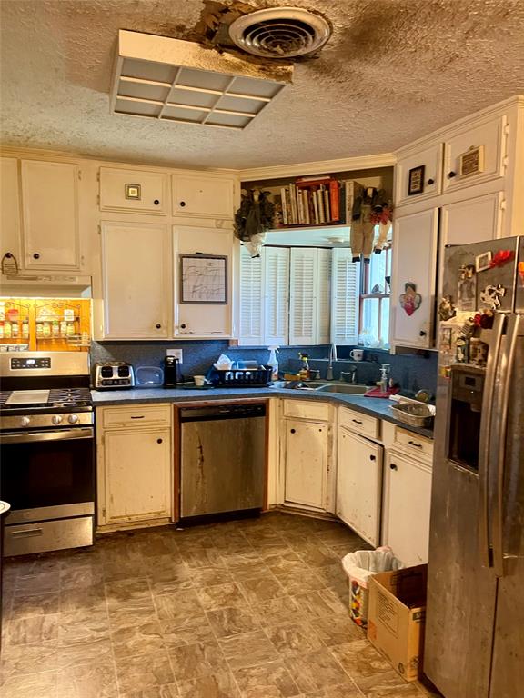 2424 Oaklawn Drive