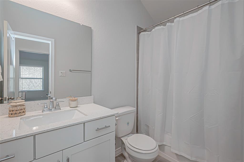 8934 Stanley Oak Drive, Missouri City, Texas image 32