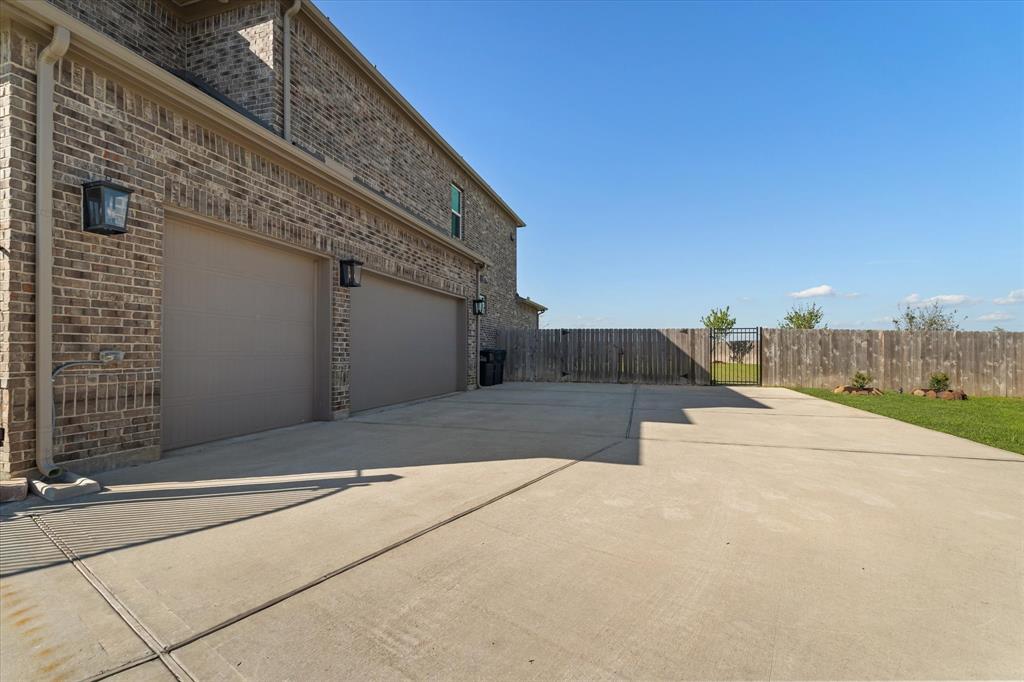 14103 Gretzky Drive, Mont Belvieu, Texas image 24