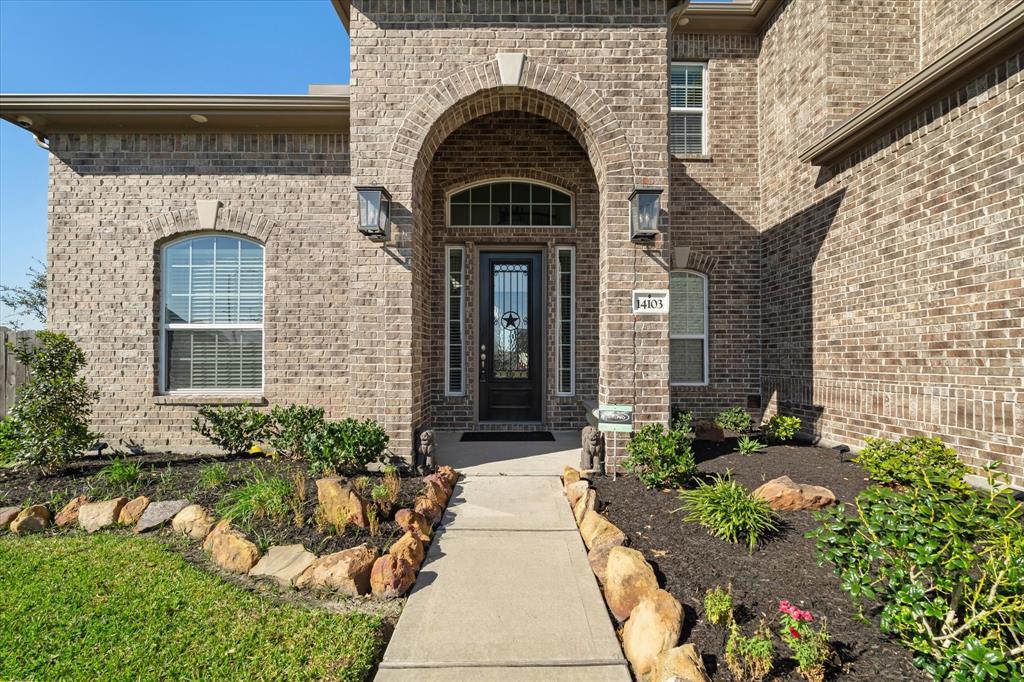 14103 Gretzky Drive, Mont Belvieu, Texas image 2