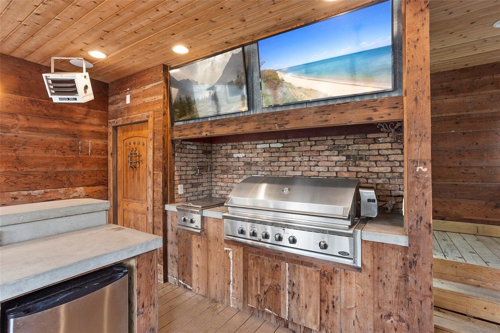 4525 Beacon Hill Drive, Seabrook, Texas image 28