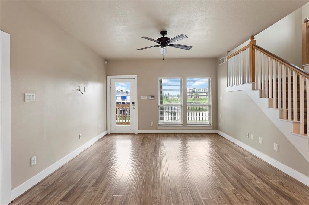 4525 Beacon Hill Drive, Seabrook, Texas image 6