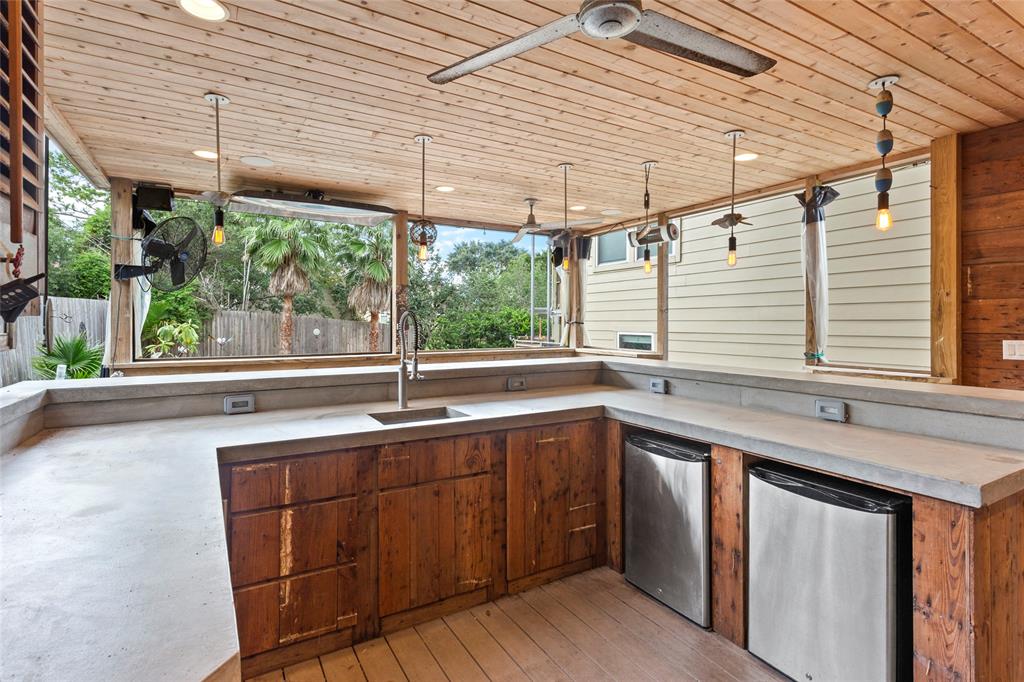 4525 Beacon Hill Drive, Seabrook, Texas image 27