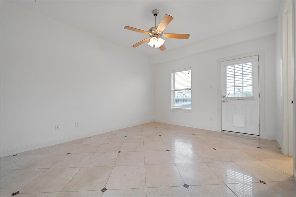 2202 Lakeshore Edge Drive, Houston, Texas image 12