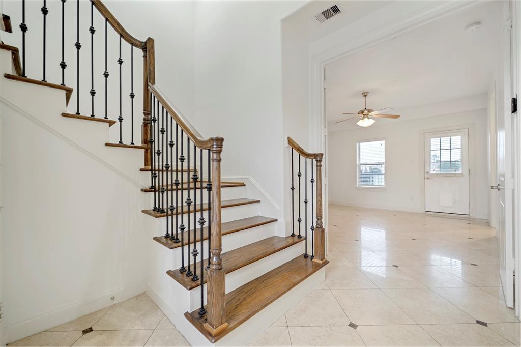 2202 Lakeshore Edge Drive, Houston, Texas image 8