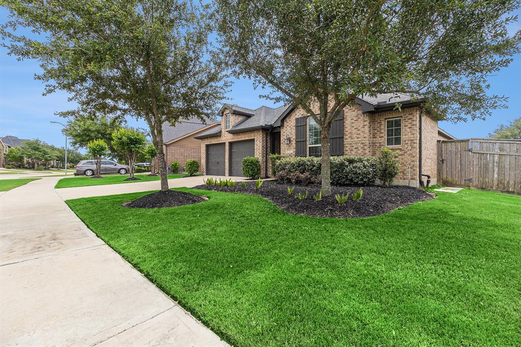 28007 Castle Park Lane, Fulshear, Texas image 4
