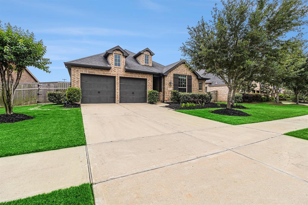 28007 Castle Park Lane, Fulshear, Texas image 2