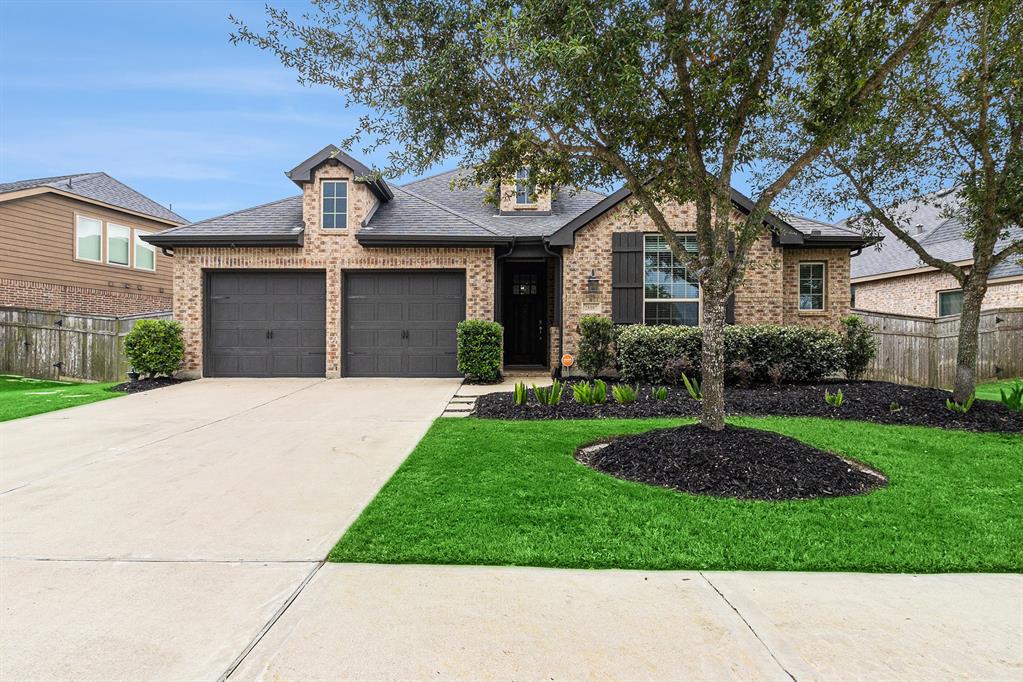 28007 Castle Park Lane, Fulshear, Texas image 1