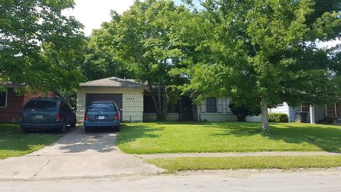 Single Family Residence in Houston TX 5659 Belneath Street.jpg
