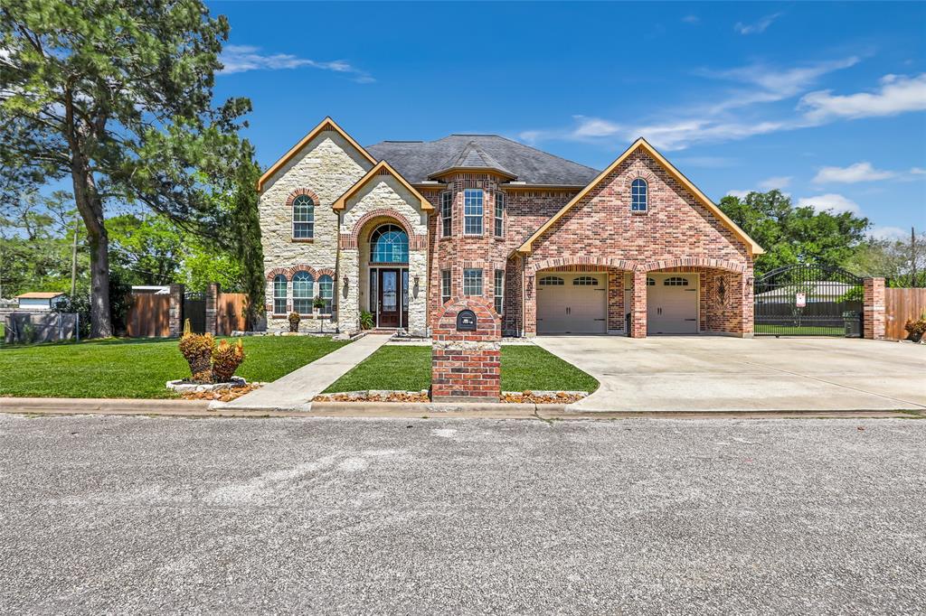 2511 Maple Street, Liberty, Texas image 1