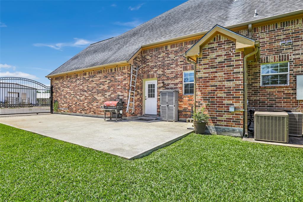 2511 Maple Street, Liberty, Texas image 6