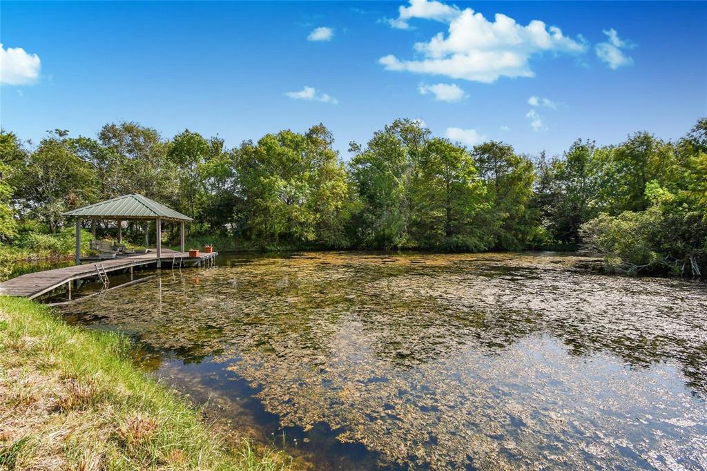 9536 Point Barrow Road, Beach City, Texas image 11